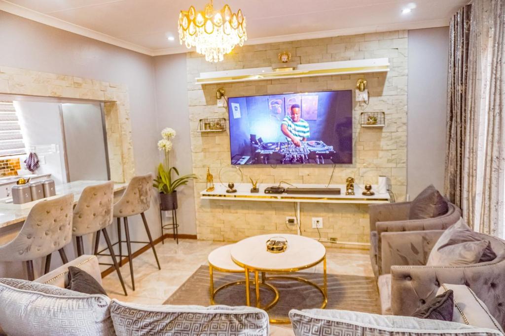 Homes Of Ace Airbnb, 3 Bedroom House - Pretoria