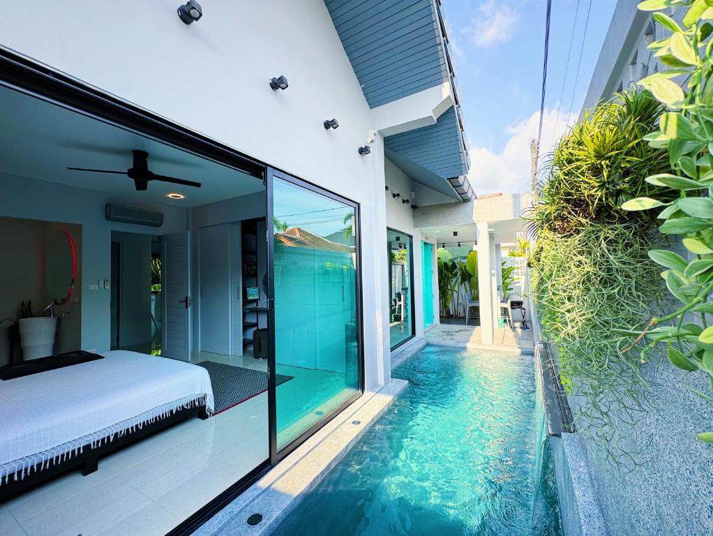 Stylish 3br Villa Walk To Beautiful Beach Shared Pool - Phuket