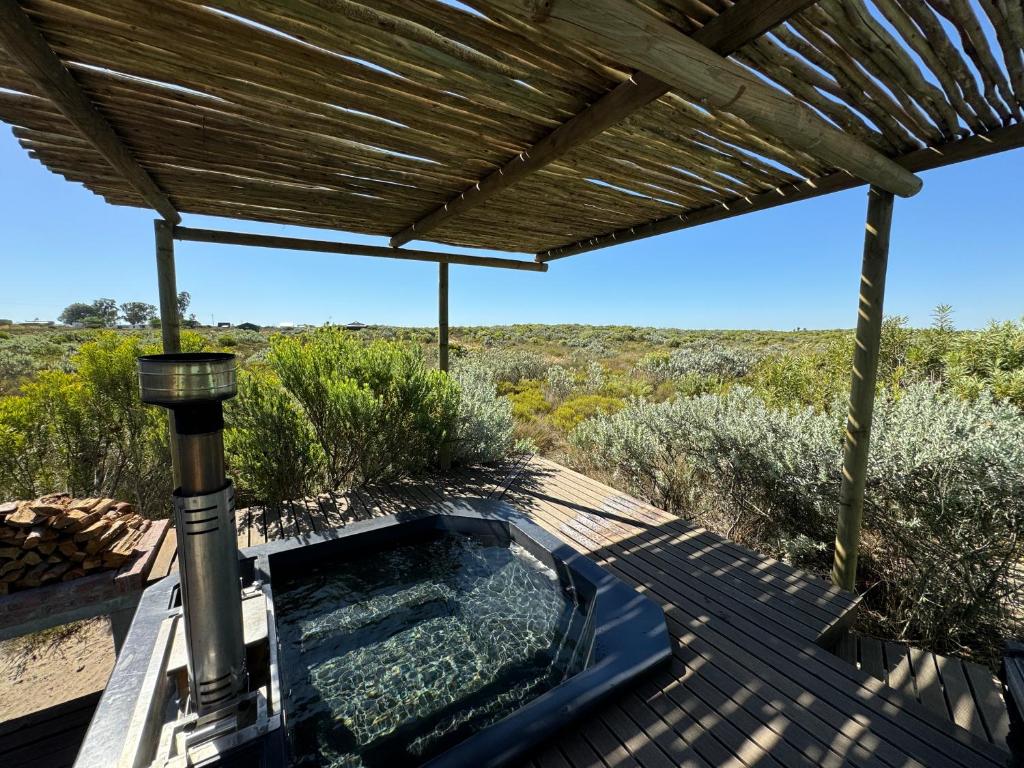 Farm Stay: Enjoy Fynbos Views & Wood Fired Hot Tub - Hopefield