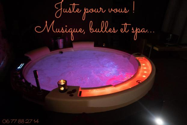 Love Suites & Spa "Le Chai" Avec Lit Rond - Jura, France
