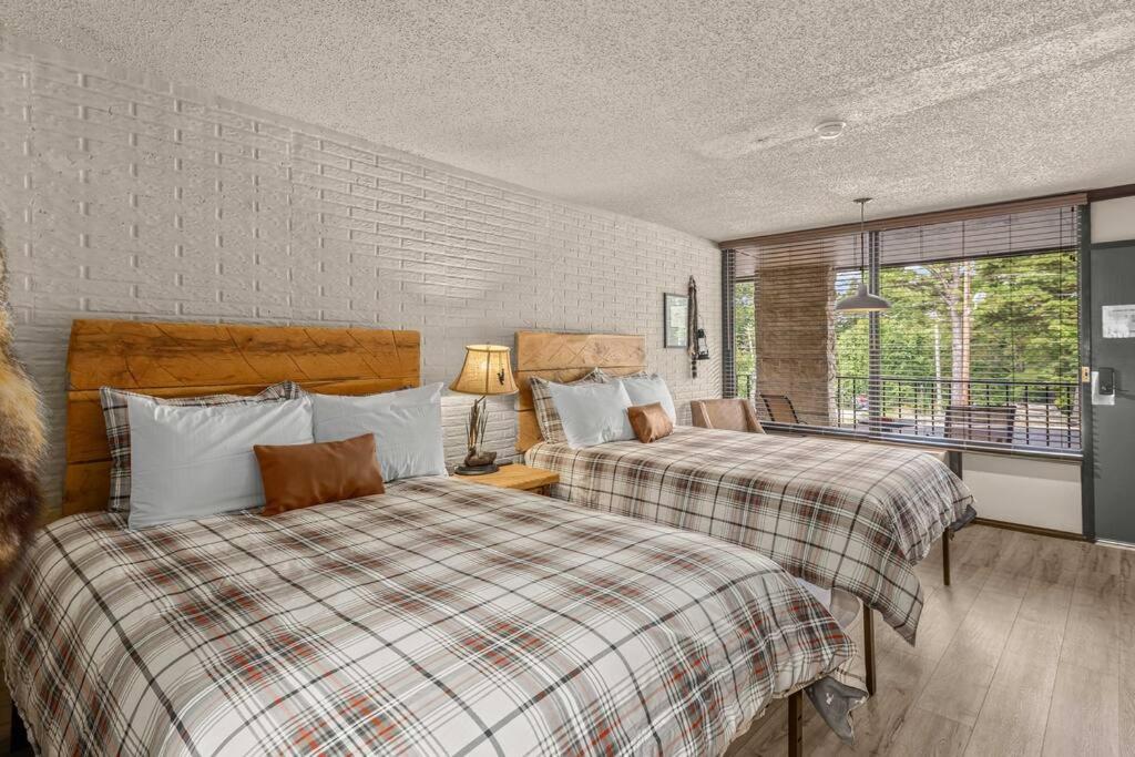 Stonegate Lodge Saltwater Pool 2 Queen Beds Firepit Fast Wifi Room #307 - Eureka Springs, AR