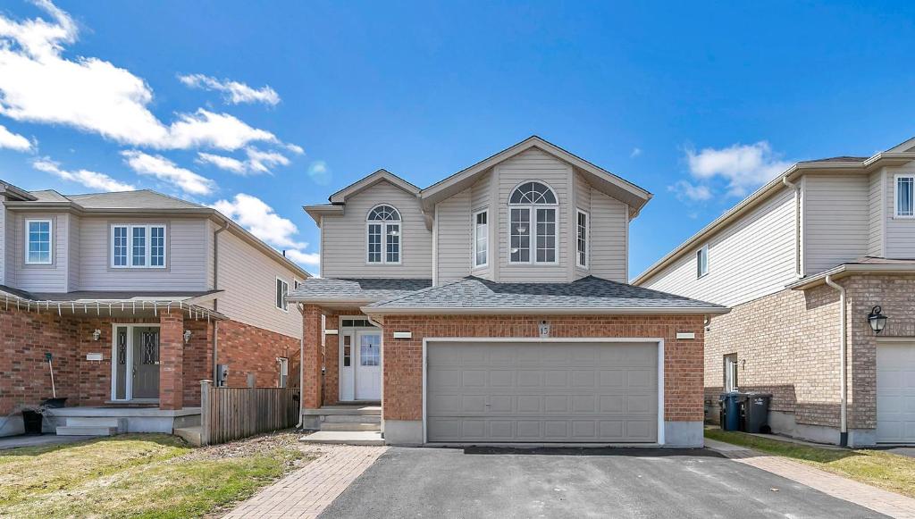 Cozy Luxurious Detached 4 Bedroom House - Guelph
