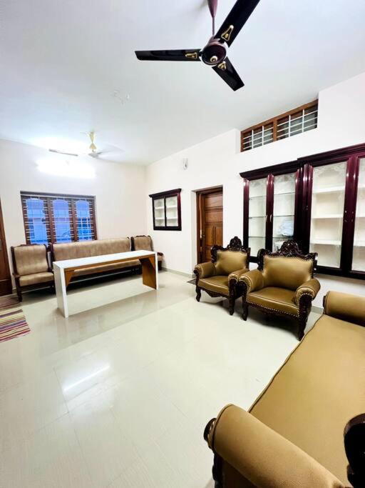 Home In Guruvayur-3 Bedroom(1ac)+living+kitch - Guruvayoor