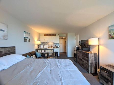 Cute Cedar Lodge Studio With Balcony & Lake Views! - Weirs Beach, NH