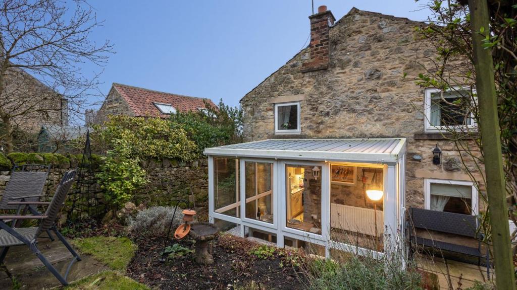Picturesque Stone Cottage In The Heart Of North Yorkshire Village - Helmsley