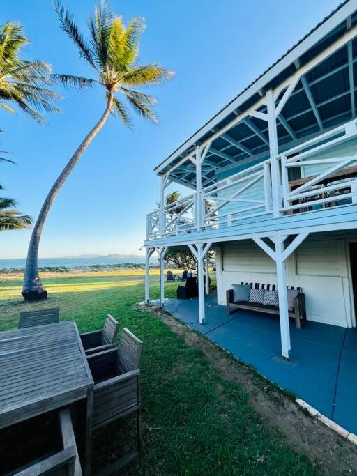 Absolute Beachfront Bowen Beach House-family Time - Whitsunday Islands