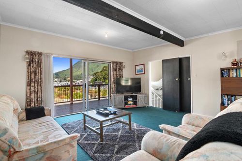 Best large villa rentals in Picton, New Zealand on cozycozy
