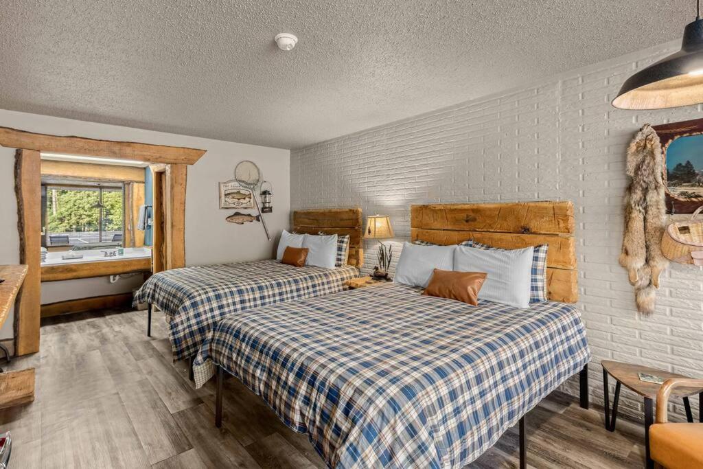 Stonegate Lodge Salt Water Pool2 Queen Beds Fire Pits Fast Wifi Sg205 - Eureka Springs, AR