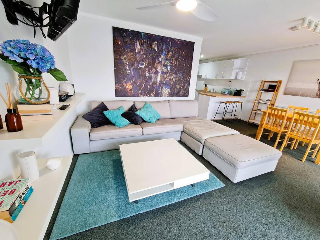 Chic 2 Bed Apartment On Scarborough Beach! - Perth