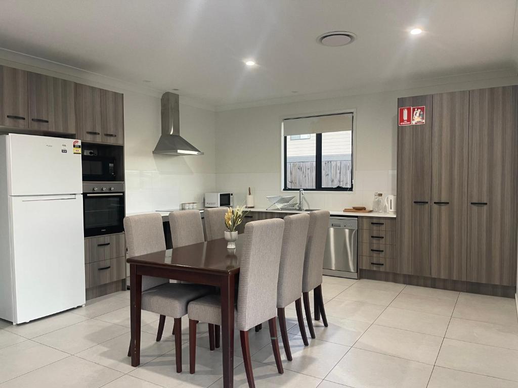 Fully Furnished 3 Bedroom Family Home - Ipswich, Australia