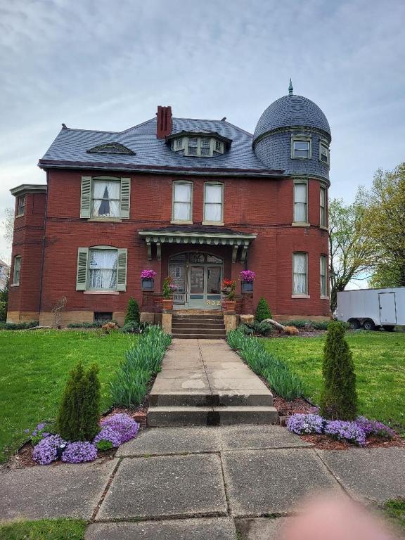 Johnstone Mansion - Iowa