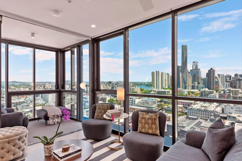 Prime Located Luxe 2 Br Sky Home/sensational Views - ニューステッド