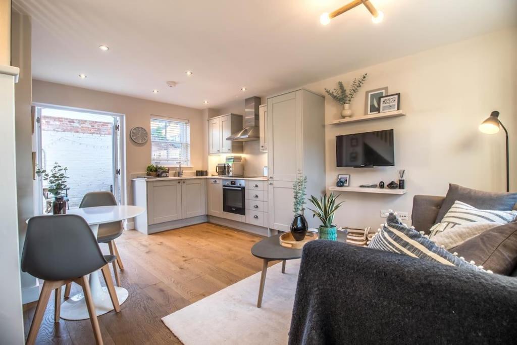 Luxurious Newly Built Cottage In Central Wivenhoe - Colchester