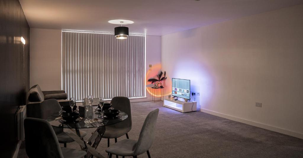 A Spacious 2 Bed With A River And Cascade View, Imaya Nights, M3 - Spinningfields - Manchester