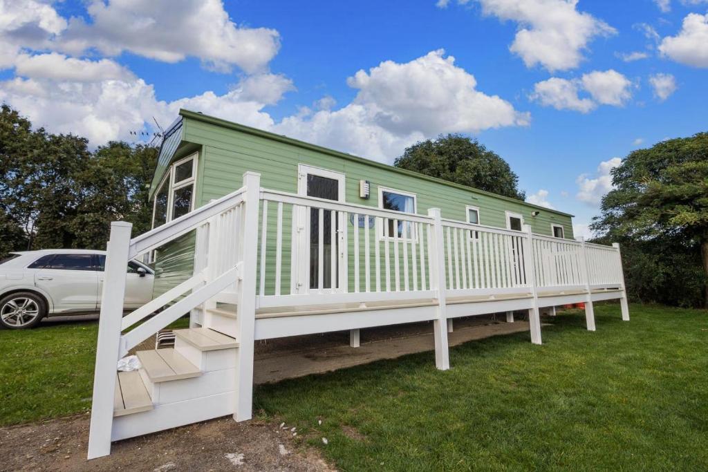Great 8 Berth Caravan For A Staycation In Clacton-on-sea Ref 26436e - Suffolk
