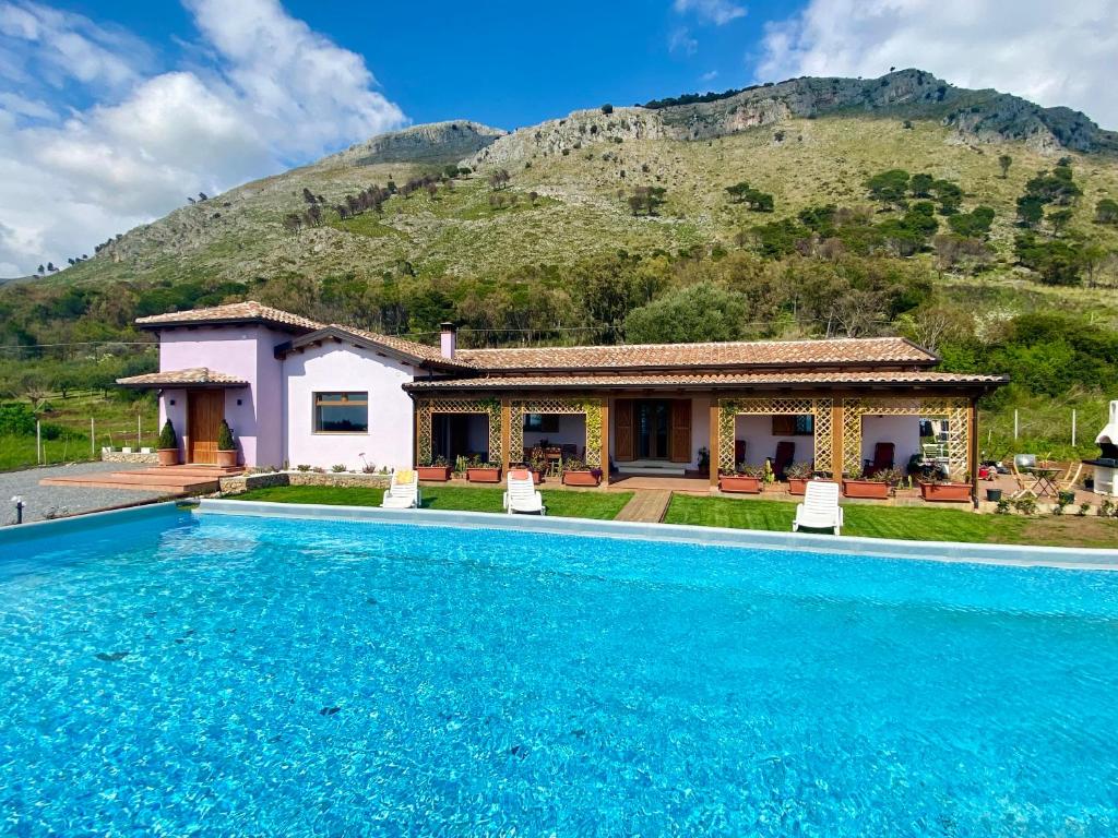 New Entire Villa With Pool And Sea Views - Santa Maria del Cedro