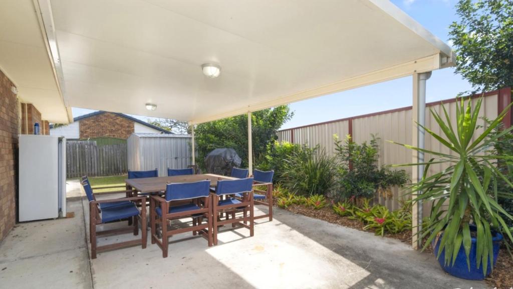 Pet Friendly Home Away From Home - Bribie Island