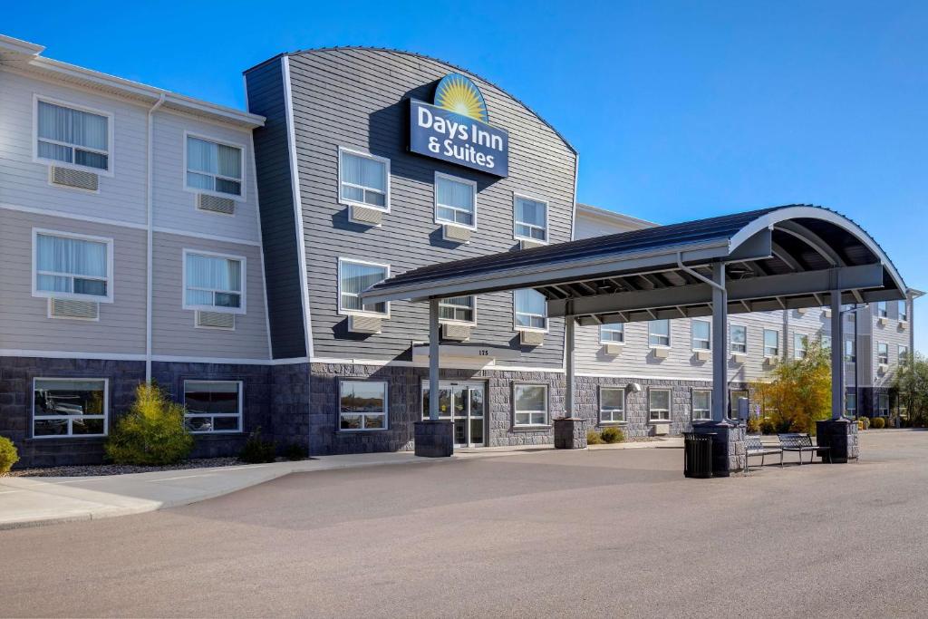 Days Inn & Suites By Wyndham Warman Legends Centre - Canada