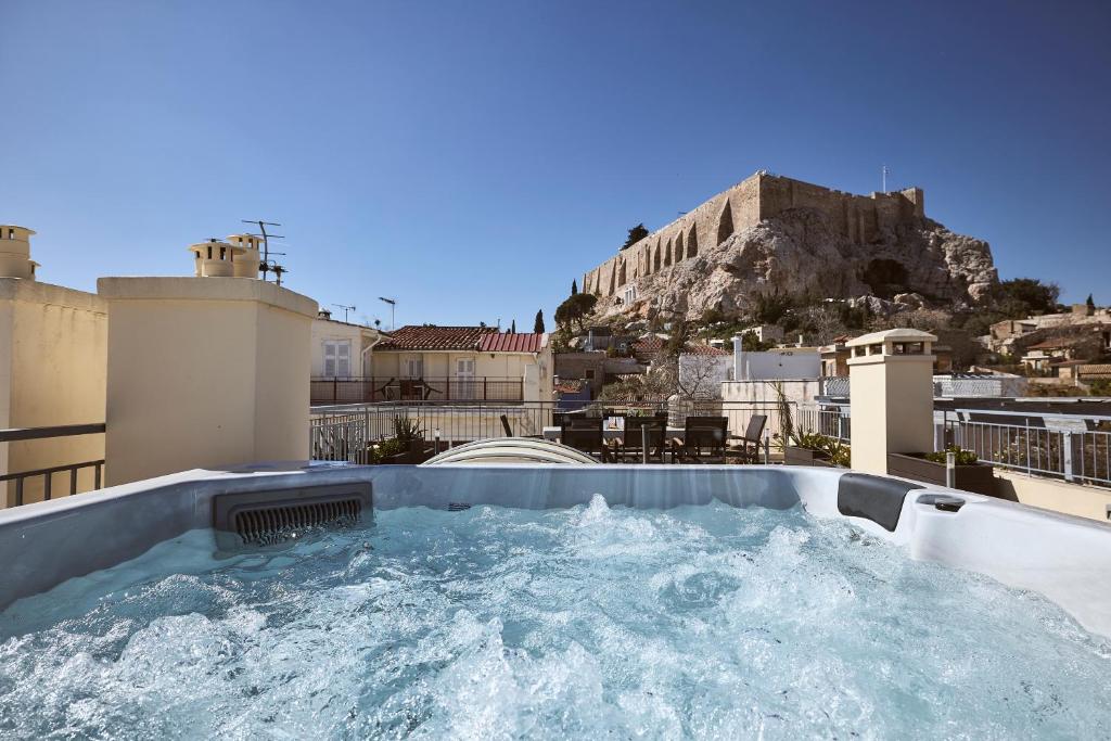 Plaka's Villa With Breathtaking Acropolis View - 아테네