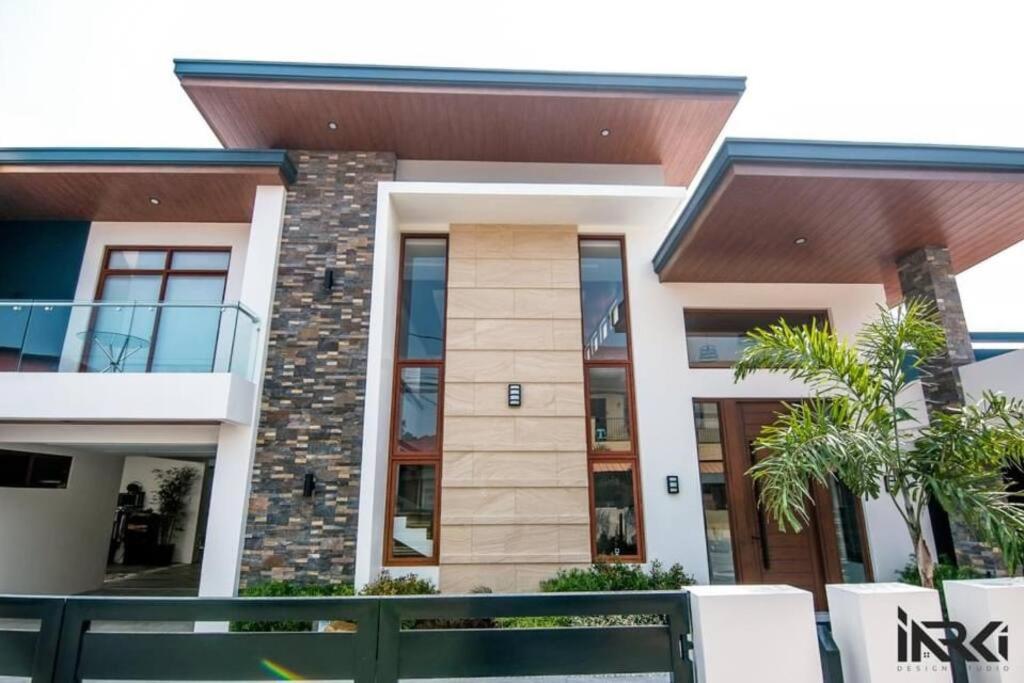 Brand New House With 3-bedroom And Free Parking - Malolos