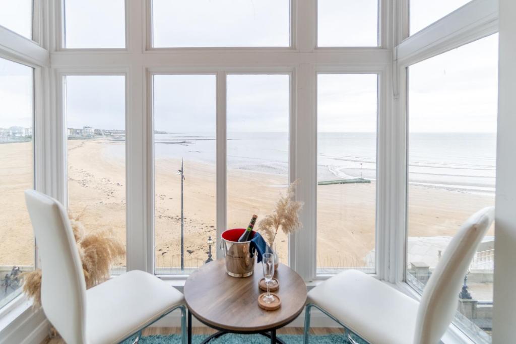 The Samphire Suite By Margate Suites - Broadstairs