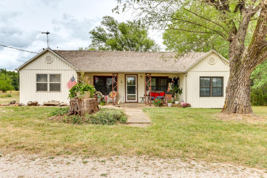 Quiet Countryside Weaubleau Home With Patio And Grill! - ビスタ, MO
