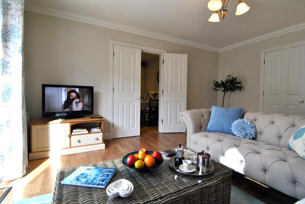 Two Bedroom Windsor Flats With Parking - Slough