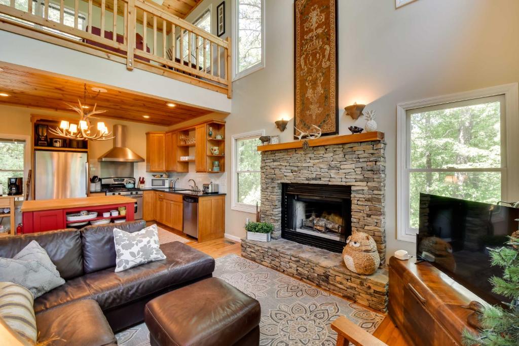 Spacious Georgia Escape With Fireplace, Deck And Grill - Tallulah Gorge State Park, Tallulah Falls
