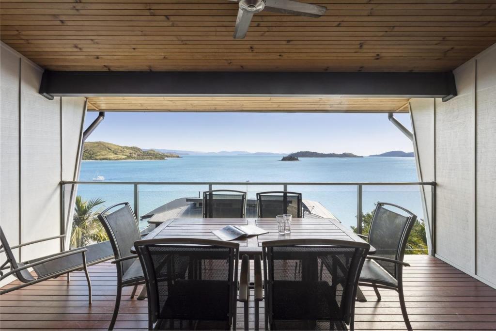 2 Bedroom 2 Bathroom Apartment With Endless Ocean Views, Bbq, And Buggy - Hamilton Island