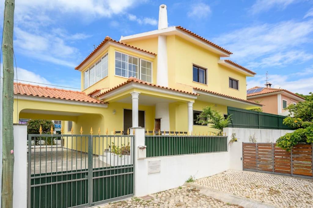 Casa Amarela - Costa da Caparica