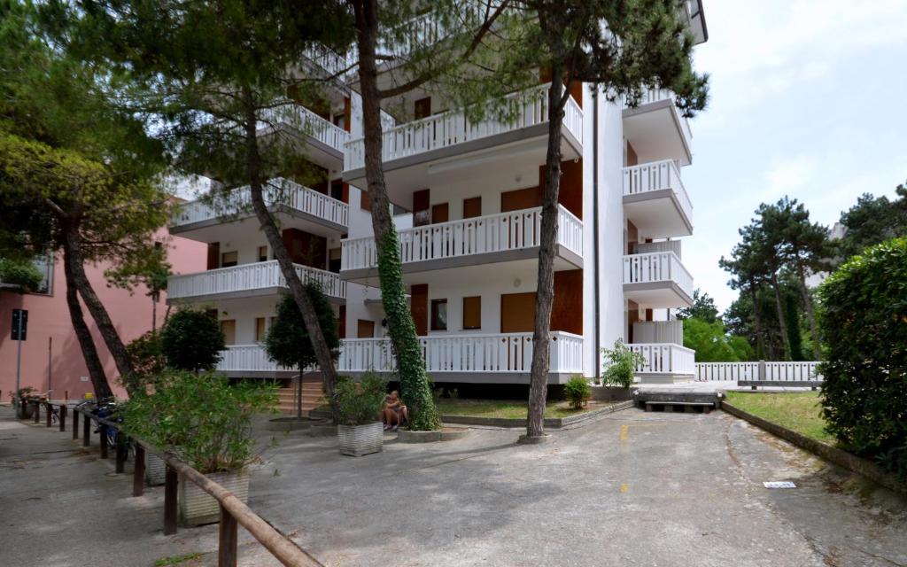 Lucerna Apartments At Sabbiadoro Beach - Lignano Riviera