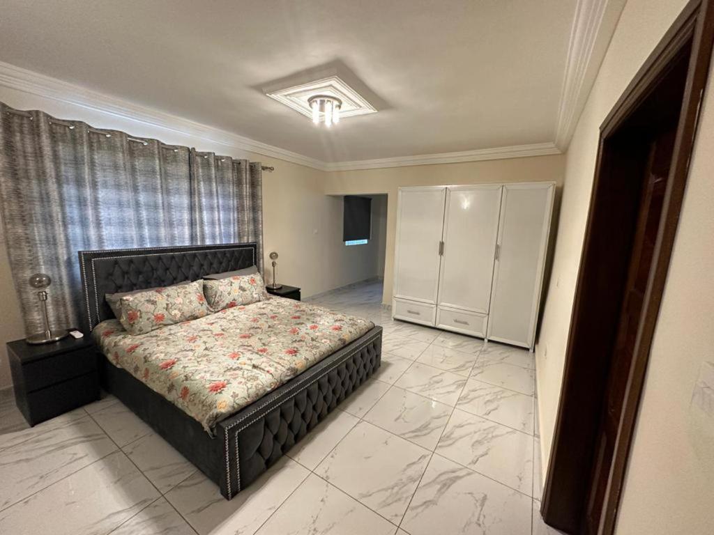 Charming Ground Floor 3-bed Apartment In Freetown - Sierra Leone