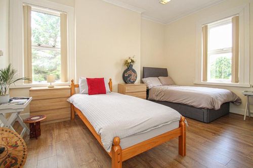 Biggar Places to Stay and Lodgings cozycozy