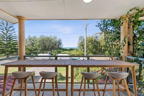 Best large villa rentals in Broulee on cozycozy