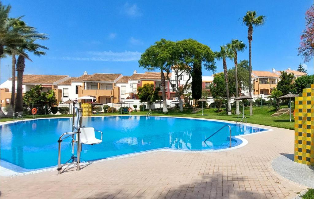 Amazing Apartment In Chiclana De La Front, With Outdoor Swimming Pool, Wifi And 2 Bedrooms - Chiclana de la Frontera
