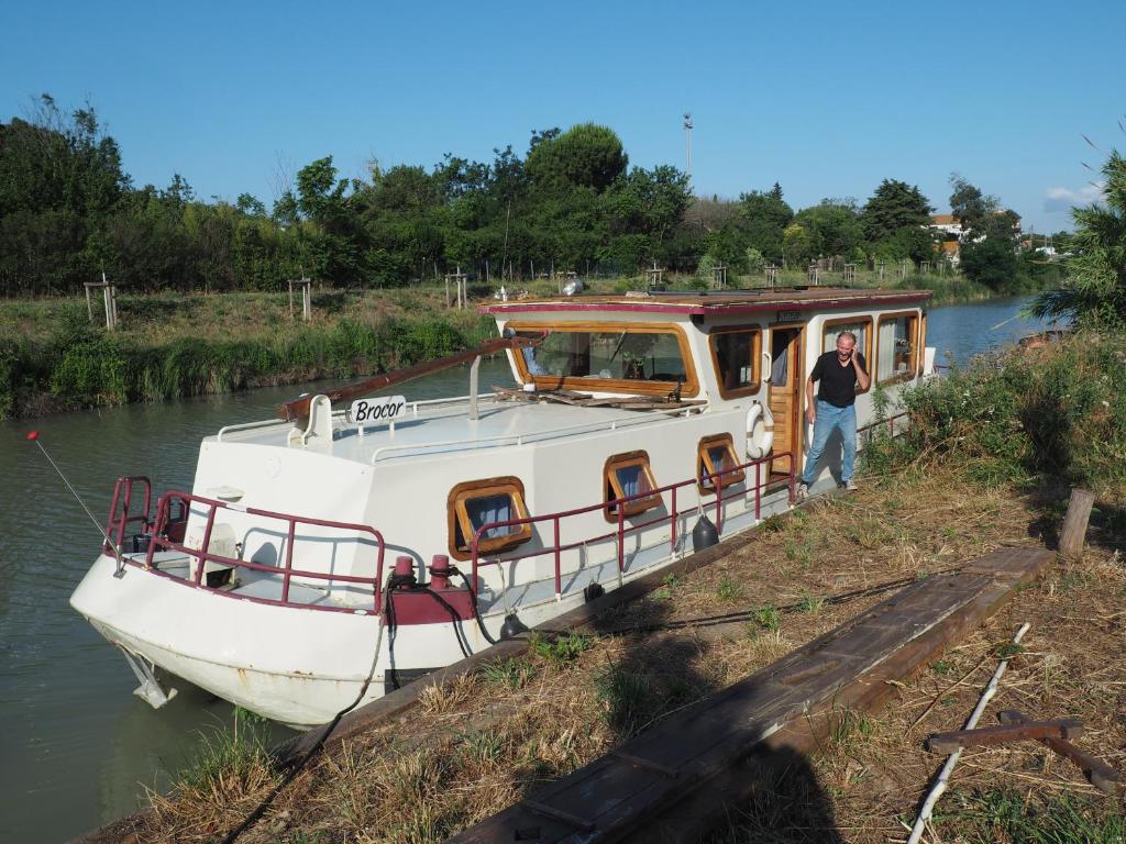 Peniche Brocor Hébergement Avec Participation A La Navigation Sur Le Canal Du Midi - Béziers