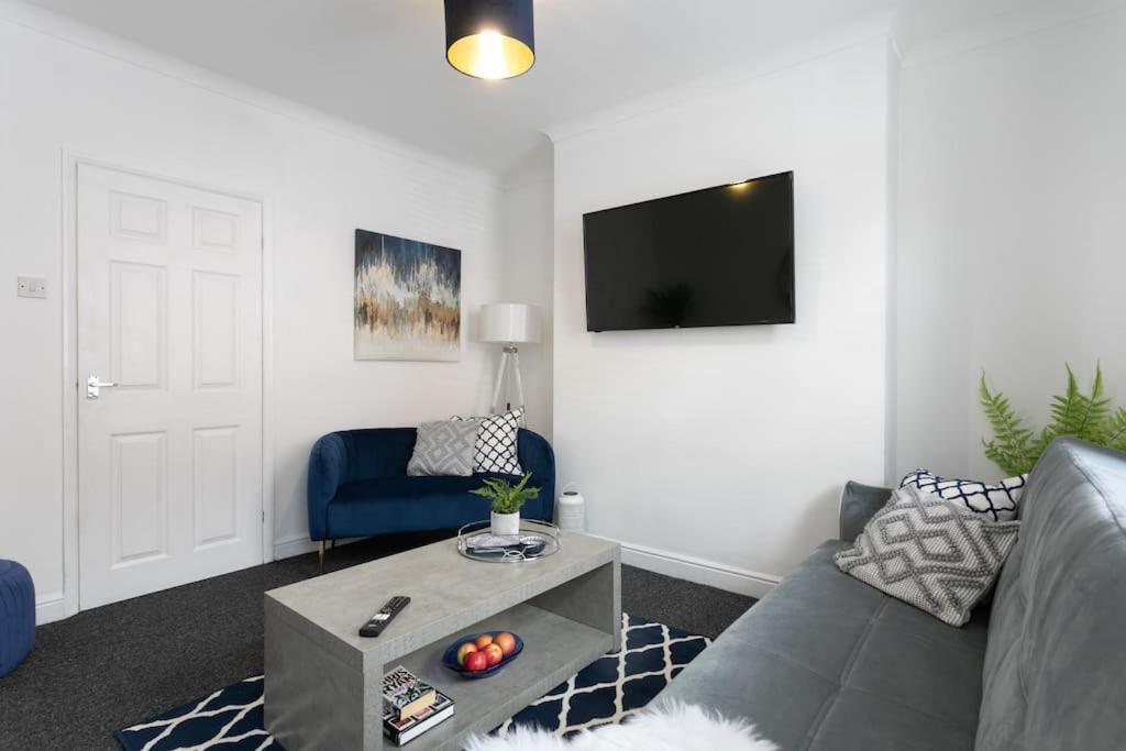 *Central 2 Bed - Sleeps 5* - Chesterfield