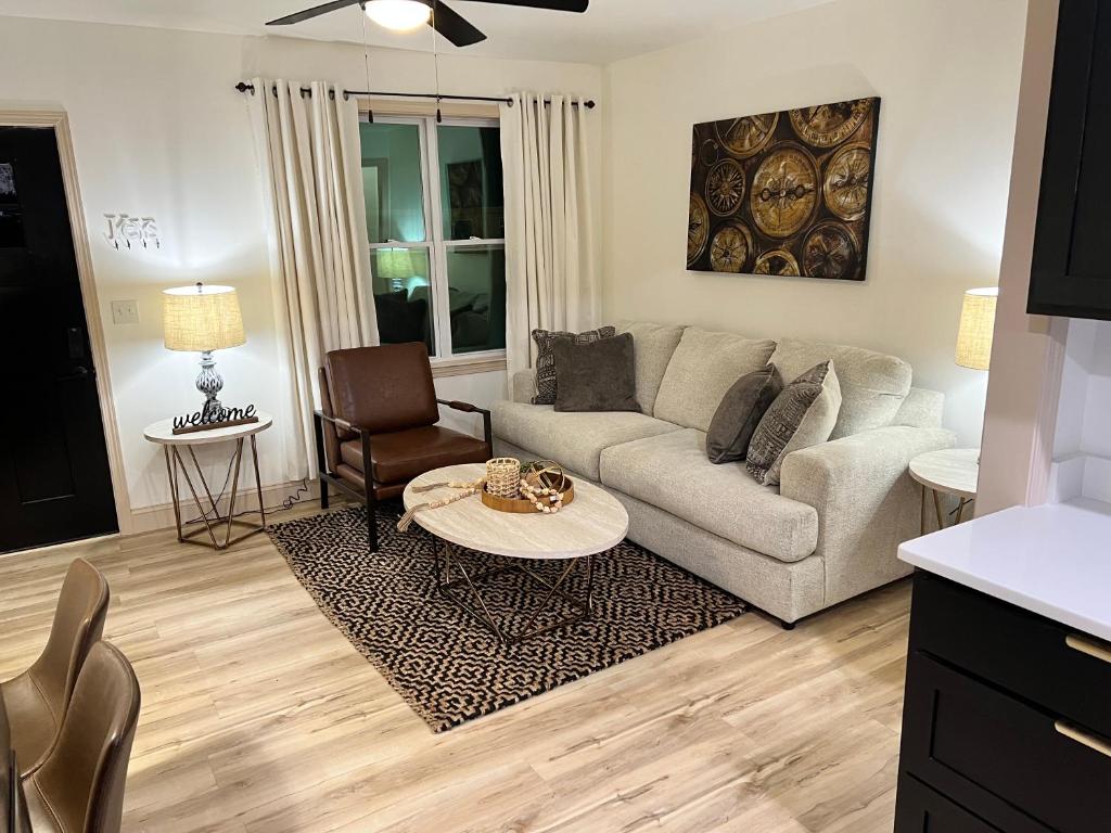 Modern 2 Bedroom Apartment - Monroeville, AL