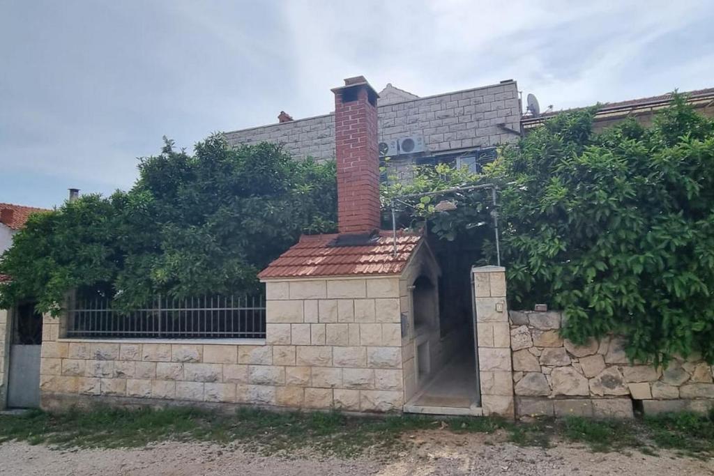Apartments And Rooms With Parking Space Supetar, Brac - 5658 - Brač