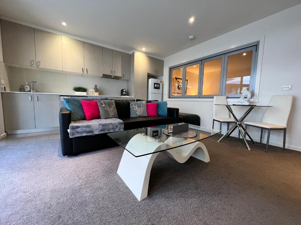 Envy 30 Luxe 1 Br Executive Apartment In The Heart Of Braddon Wine Wifi Secure Parking Canberra - 