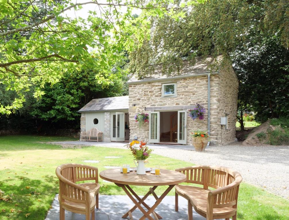 Pinetum Garden Cottages - Cornwall