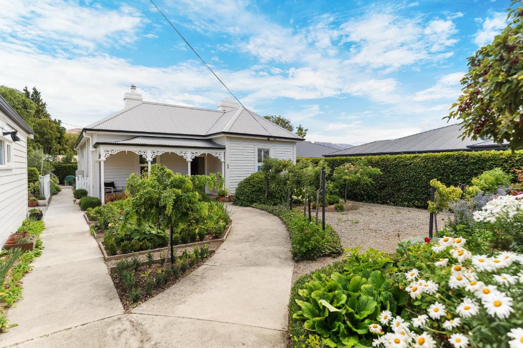 Victorian Villa - Cromwell Holiday Home - Cromwell, New Zealand