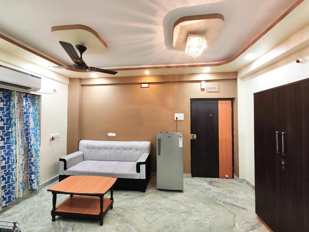 Comfy 2bhk Service Apartment With Daily Housekeeping & Kitchen - Sealdah Railway Station