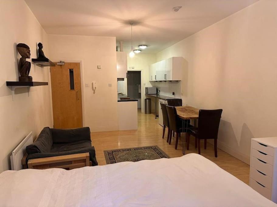 Studio Flat In Central London - Vauxhall - Liverpool