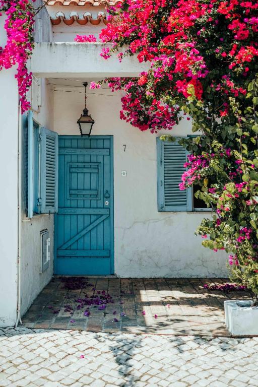 A Sunny Blue Villa in the Algarve - Alvor