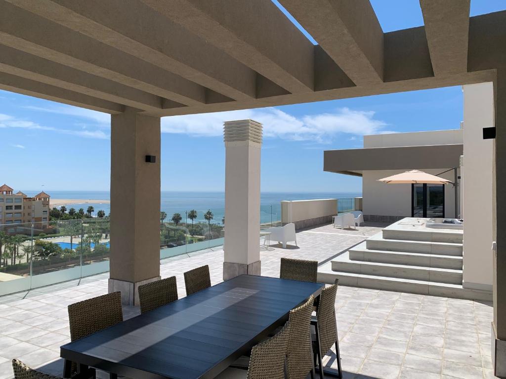 Penthouse With Wide Terrace Next To The Ocean - Isla Canela