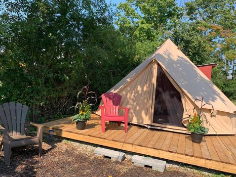 Luxury Glamping With Pool & Hot Tub - Toronto, ON