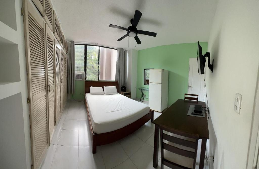 Habitación Amplia Con Baño Privado En Apartamento Familiar - Panama City