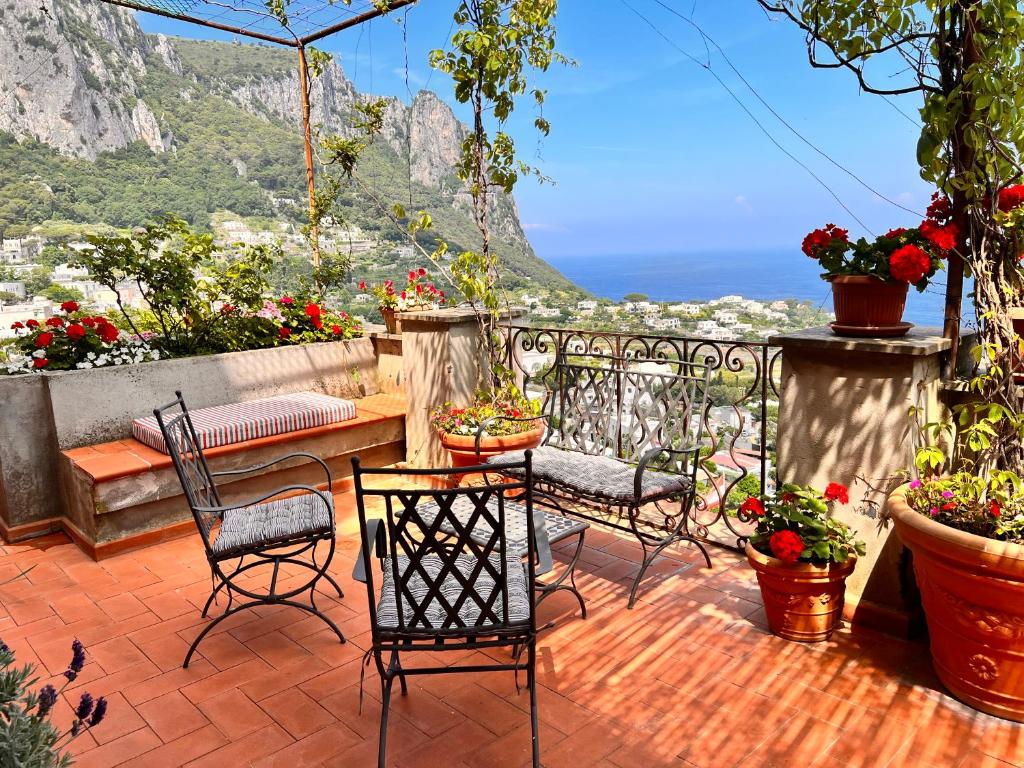 Central Apartment With Terrace And Sea View - Île de Capri