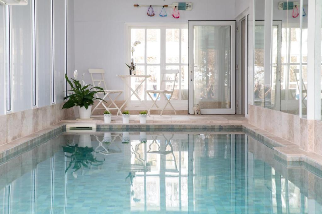 Luxury Seafront Family Home - Indoor Pool - Bracklesham Bay
